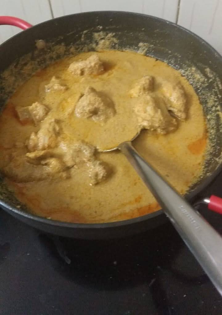 Creamy chicken curry in the pan