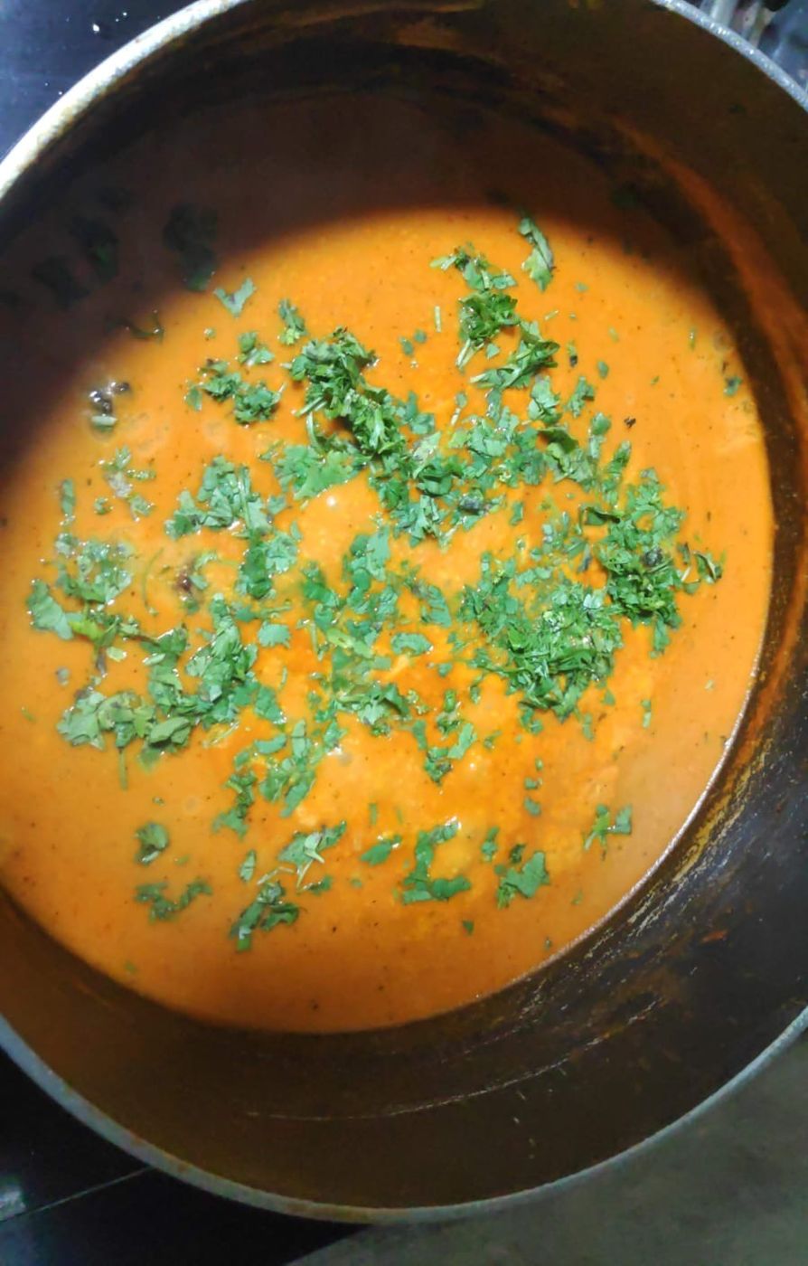 Tomato curry with coriander
