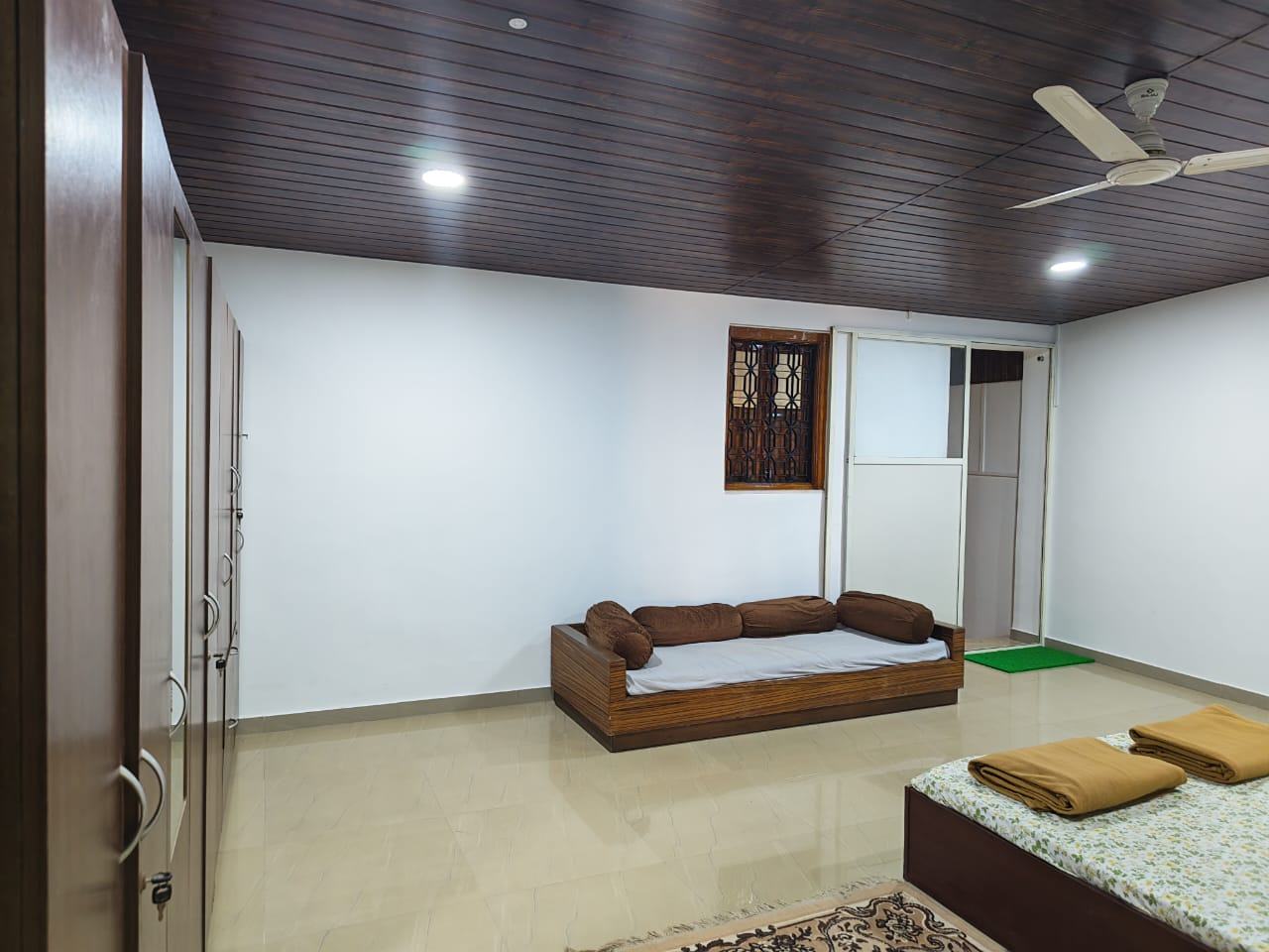 Bedroom daybed
