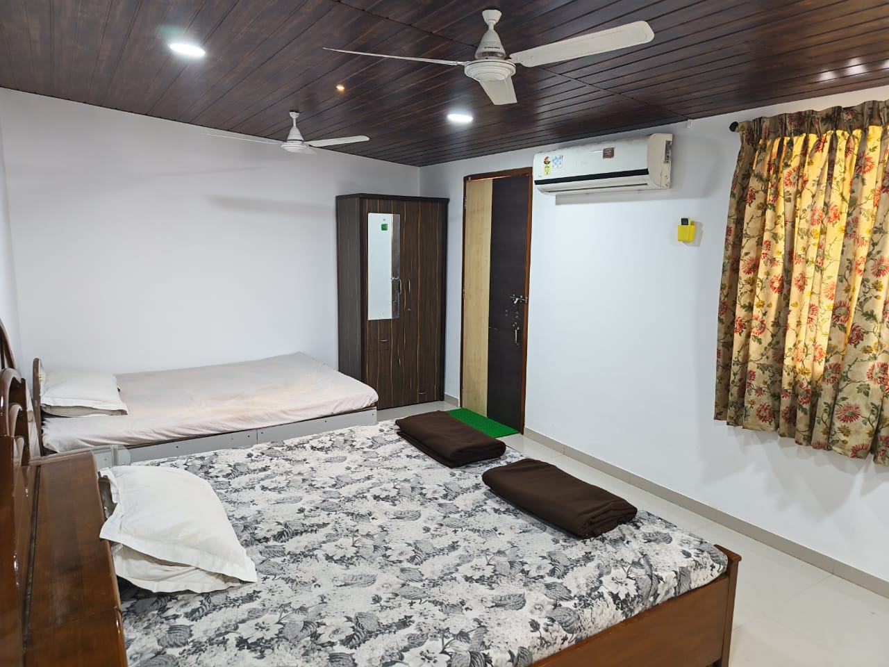 Bedroom double plus single