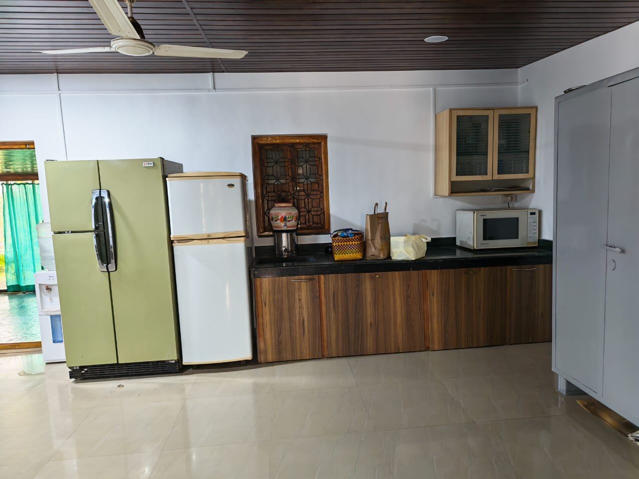 Dining fridges counter
